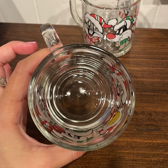 (2) Vintage Looney Tunes Christmas Glass Mugs - Picture 7 of 15